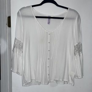 Lace bell 3/4 sleeve crop top